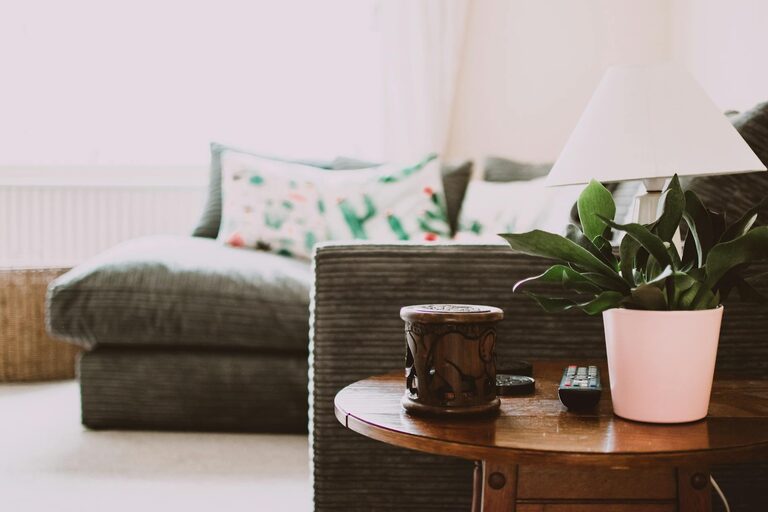 Tips for Creating a Cosy and Inviting Living Room on a Budget